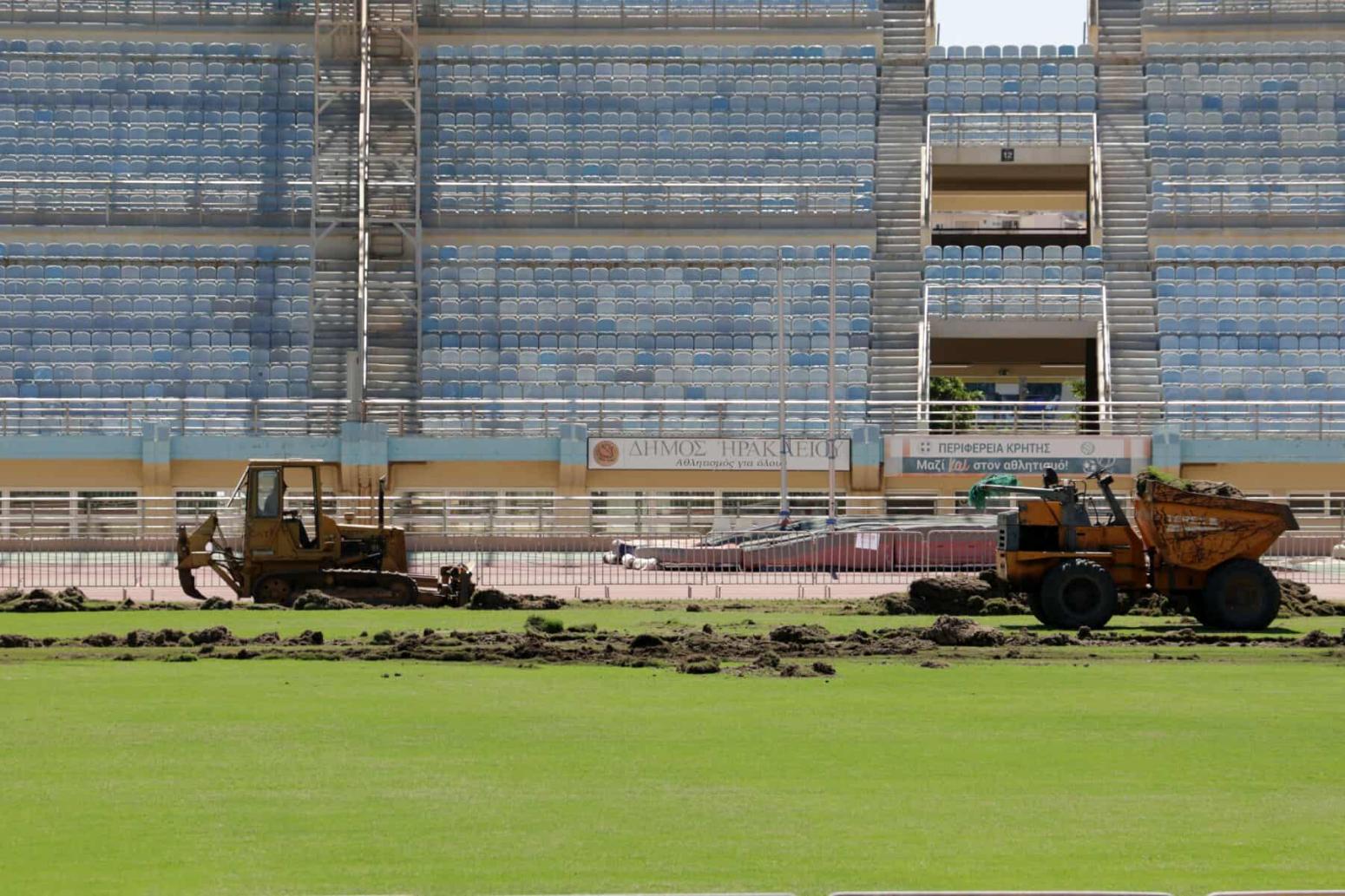 ΟΦΗ: Έπιασαν δουλειά οι μπουλντόζες στο «Παγκρήτιο» για τον χλοοτάπητα