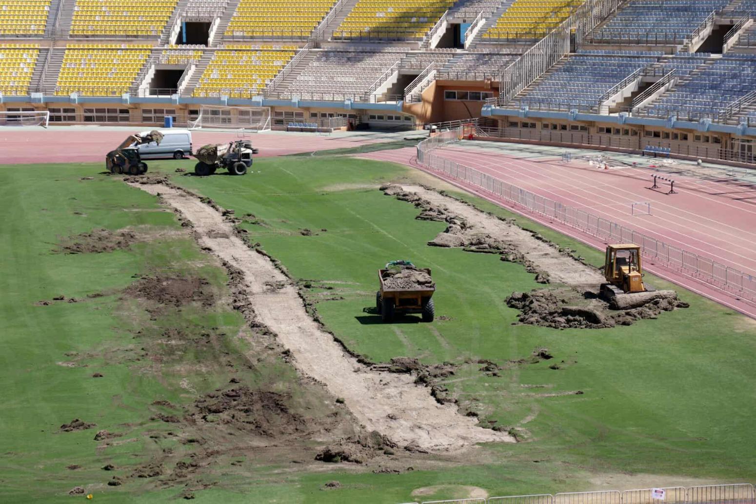 ΟΦΗ: Έπιασαν δουλειά οι μπουλντόζες στο «Παγκρήτιο» για τον χλοοτάπητα