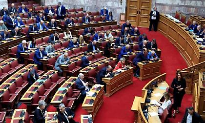 Βουλή: Υπερψηφίστηκε η τροπολογία για το άσυλο με 177 θετικές ψήφους