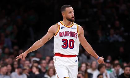 Ο Κάρι ρωτήθηκε μέχρι πότε θα παίζει: «Έχω συμβόλαιο για άλλα δύο χρόνια, μετά βλέπουμε...»