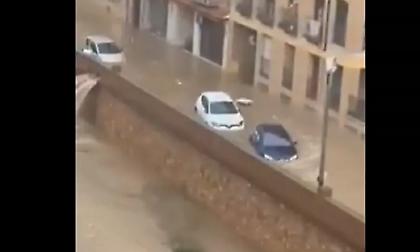 Iσπανία: Σε κόκκινο συναγερμό η Καταλονία λόγω ισχυρών βροχοπτώσεων - Ανεστάλησαν δρομολόγια τρένων