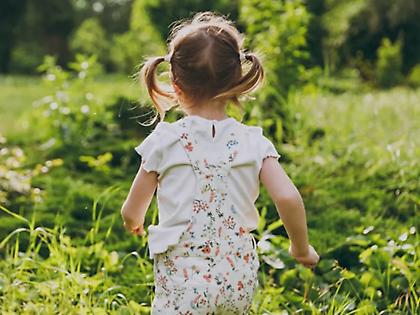 Σοκ στη Ζαχάρω: Αλλοδαπός προσπάθησε να αρπάξει κοριτσάκι, μέσα από την αγκαλιά της μητέρας του