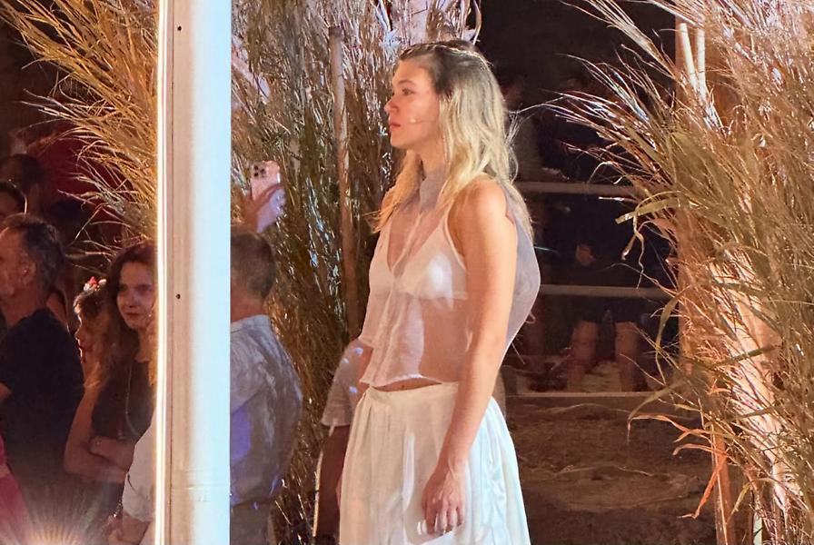 Κλέλια Ανδριολάτου: Στο ντεμπούτο της στην Επίδαυρο πήγε -κυριολεκτικά- όλο της το σόι