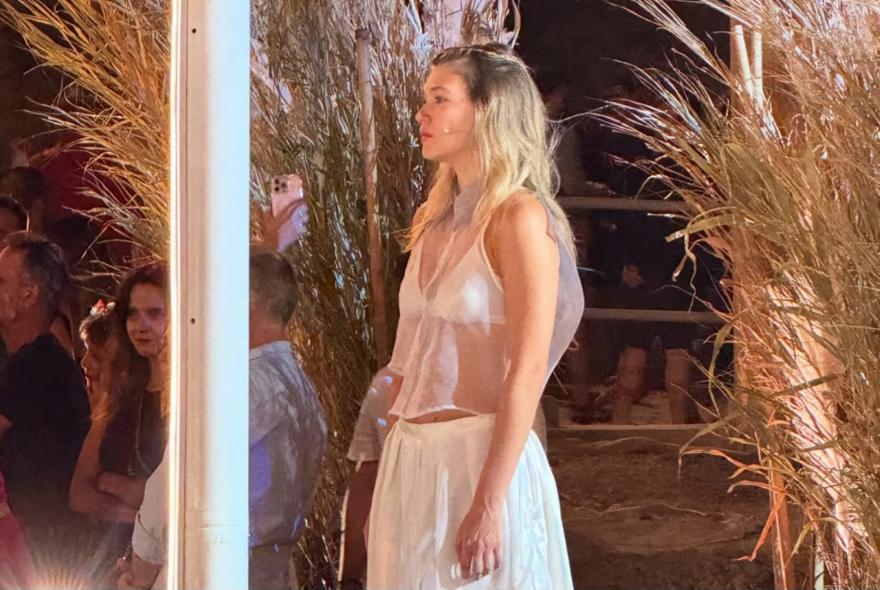 Κλέλια Ανδριολάτου: Στο ντεμπούτο της στην Επίδαυρο πήγε -κυριολεκτικά- όλο της το σόι