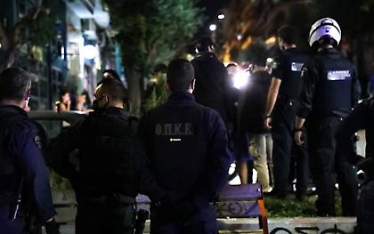 Αυτοκίνητο έπεσε σε μαγαζί στο Κολωνάκι - Αναφορές για τραυματίες