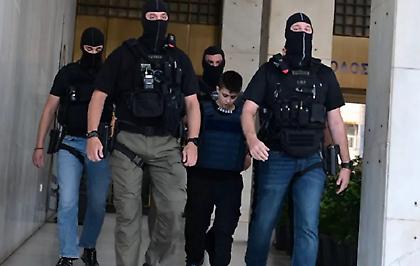 Σε εξέλιξη η απολογία Μουρτζούκου - Έφτασε στα δικαστήρια Πάτρας υπό αυστηρά μέτρα ασφαλείας