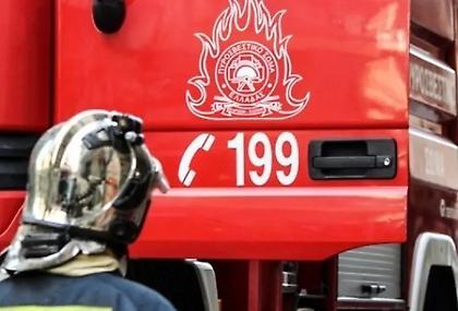 Φωτιά σε διαμέρισμα στην Αργυρούπολη - Ανασύρθηκε γυναίκα χωρίς τις αισθήσεις της