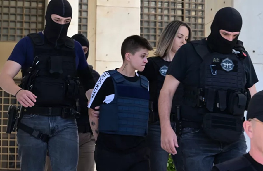Μουρτζούκου: Μεταφέρθηκε στις φυλακές Κορυδαλλού - Εικόνες από τη μεταγωγή της