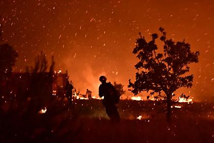 Καματερό: Φωτιά στους πρόποδες του Ποικίλου Όρους