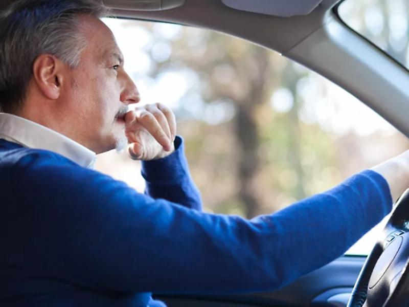 Ξέχασε τη... σύζυγο του στο βενζινάδικο και το κατάλαβε αφού οδήγησε 300 χλμ.!