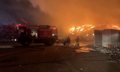 Αλεξανδρούπολη: Μαίνεται η μεγάλη φωτιά στο εργοστάσιο ανακύκλωσης