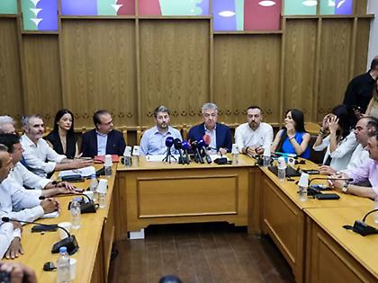 Μεταναστευτικό: Oι δήμαρχοι Κρήτης θέλουν xώρο προσωρινής παραμονής και όχι κλειστή δομή κράτησης