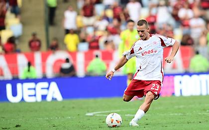 Ανανέωσε το συμβόλαιό του με τον Ολυμπιακό ο Μπακούλας