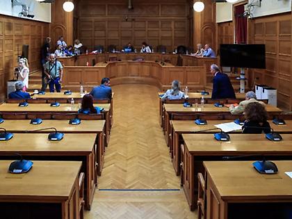 Επεισοδιακό «φινάλε» με αποχωρήσεις στην τελευταία συνεδρίαση της προκαταρκτικής για τον Κ. Αχ. Καραμανλή