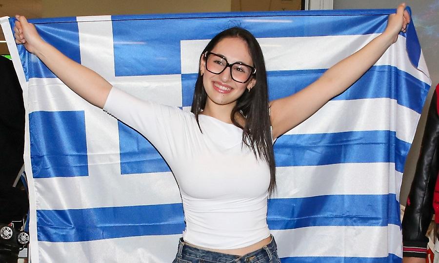 Klavdia: Το γλέντησε το Βεάκειο ακόμα και με νησιώτικα κι έριξε και τις στροφές της