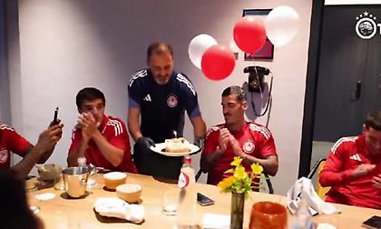 Έκπληξη με τούρτα γενεθλίων στον Τσικίνιο: «Να κατακτήσουμε ξανά το νταμπλ»