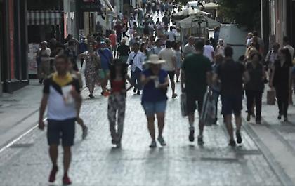 Κυριακή με ανοιχτά μαγαζιά - Μεγάλη προσέλευση για τις θερινές εκπτώσεις