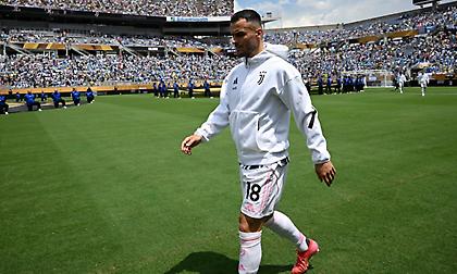 Ολυμπιακός: Διαψεύδει ο Σκίρα τις επαφές με Γιουβέντους για Κόστιτς