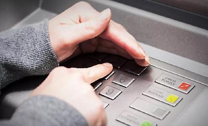 Πιερρακάκης: Mηδενικές χρεώσεις για τις συναλλαγές στα ATM