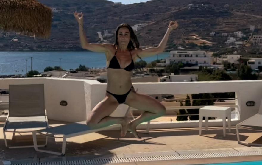 Ντορέττα Παπαδημητρίου: Έχει πάει το ποζάρισμα στην πισίνα σε άλλο level