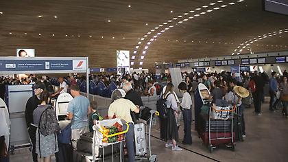 Η Ryanair δίνει μπόνους στους υπαλλήλους που εντοπίζουν τις υπέρβαρες βαλίτσες