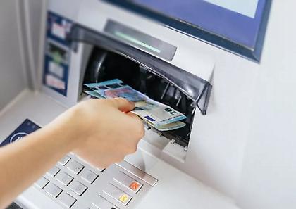 Τι αλλάζει στον χάρτη των τραπεζικών χρεώσεων - Αυτά πρέπει να ξέρουμε για τις συναλλαγές μέσω ΑΤΜ
