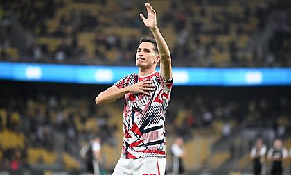 Ζεστό χειροκρότημα για τον Έλντερ Λόπες στην OPAP Arena