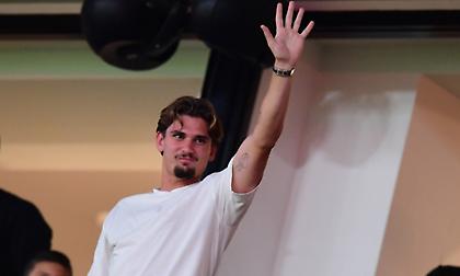 Ο Μάριν αποθεώθηκε από τους φίλους της ΑΕΚ και ανταπέδωσε με ένα ζεστό χειροκρότημα!