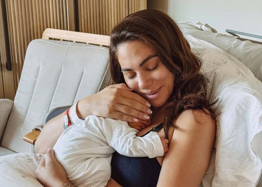 Ευρυδίκη Βαλαβάνη: Τρολάρει τον εαυτό της 12 μέρες μετά τη γέννηση του γιου της