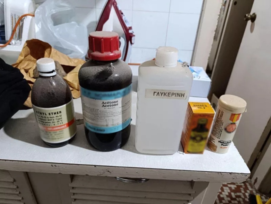 Θεσσαλονίκη: Ηλικιωμένος έριχνε... ρουκέτες σε πολυκατοικία – Είχε ολόκληρο οπλοστάσιο!