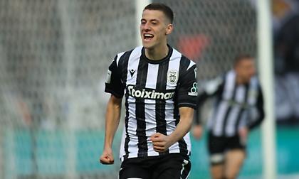 «Δεν θα πας πουθενά…» - Το τραγούδι της Ζήνα αφιέρωσαν στον Κωνσταντέλια οι συμπαίκτες του στον ΠΑΟΚ