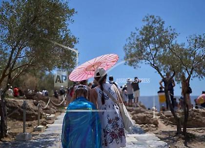 Καιρός: Επιμένουν τα 40άρια στη χώρα - Πού θα χτυπήσει κόκκινο το θερμόμετρο σήμερα