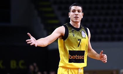 Φλιώνης: «Ευγνώμων που θα συνεχίσω να είμαι μέλος της οικογένειας της ΑΕΚ - Είναι τιμή μου, θα δίνω πάντα ό,τι έχω»