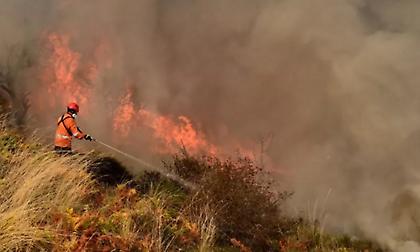 Φωτιά στα Κύθηρα - Νέο μήνυμα από το 112, εκκενώνεται και τρίτος οικισμός`