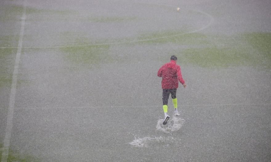 «Άνοιξαν» οι ουρανοί: Αναβολή στο Asteras AKTOR-Νέφτσι Μπακού λόγω απίστευτης βροχόπτωσης