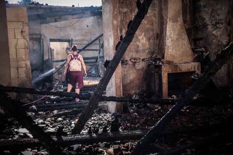 Η επόμενη μέρα μετά τη φωτιά στο Κρυονέρι