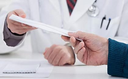 Γιατρός ζήτησε φακελάκι από ασθενή μέσα στο χειρουργείο - Η ανάρτηση Γεωργιάδη