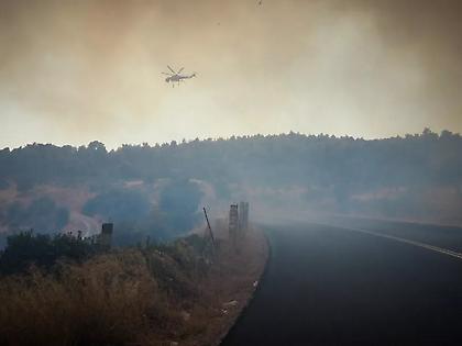 Ξεκίνησαν ρίψεις νερού από εναέρια μέσα: Σε εξέλιξη οι φωτιές σε Εύβοια, Μεσσηνία, Κύθηρα, Κρήτη