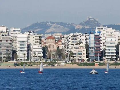 Ασύλληπτη τραγωδία στο Φάληρο: Νεκρό κοριτσάκι 2 ετών ξεβράστηκε στην παραλία