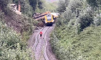 Γερμανία: Τρένο εκτροχιάστηκε στο Ρίντλιγκεν – Τρεις νεκροί, δεκάδες τραυματίες