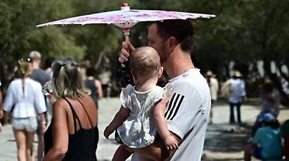 Καιρός: Πτώση της θερμοκρασίας και τοπικές βροχές