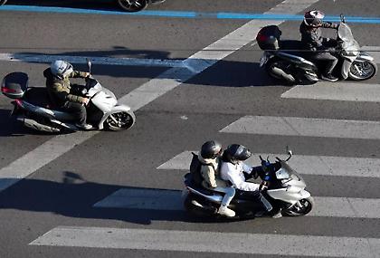 Νέος ΚΟΚ: Πάνω από 2.600 παραβάσεις την τέταρτη εβδομάδα της εκστρατείας «Μηδενική ανοχή στη μη χρήση κράνους»