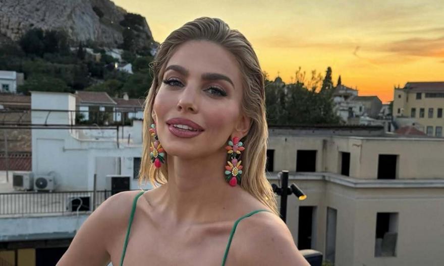 Βάλια Χατζηθεοδώρου: Η τεράστια ανθοδέσμη που έλαβε στις διακοπές της