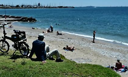 Συνεχίζεται το μυστήριο με το κοριτσάκι που βρέθηκε νεκρό στο Π. Φάληρο - «Κλειδί» το μαγιό της