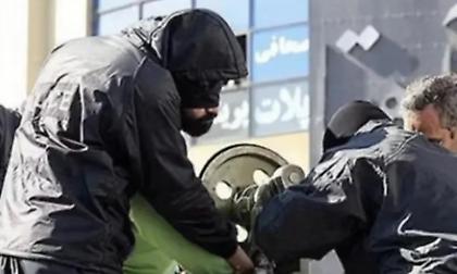 Απάνθρωπη τιμωρία στο Ιράν: Τρεις άνδρες που είχαν καταδικαστεί για κλοπές υποβλήθηκαν σε ακρωτηριασμό χεριού