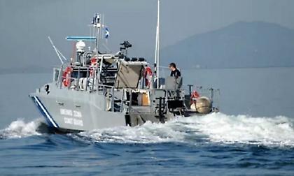 Ταχύπλοο βυθίστηκε μετά από πρόσκρουση σε βράχια ανοικτά της Ύδρας