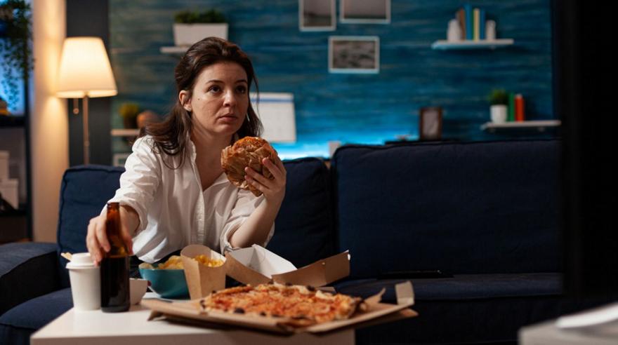 Χοληστερίνη: Οι τροφές που πρέπει να αποφεύγεις το βράδυ