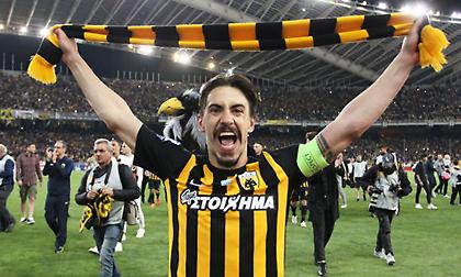 Κρέμασε τα παπούτσια του με μια ανάρτηση γεμάτη ΑΕΚ ο Σιμόες!