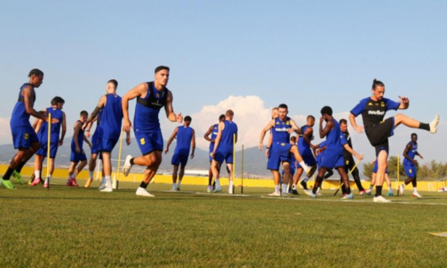 Εν αναμονή των επιστροφών Πέρεθ, Δώνη στον Άρη