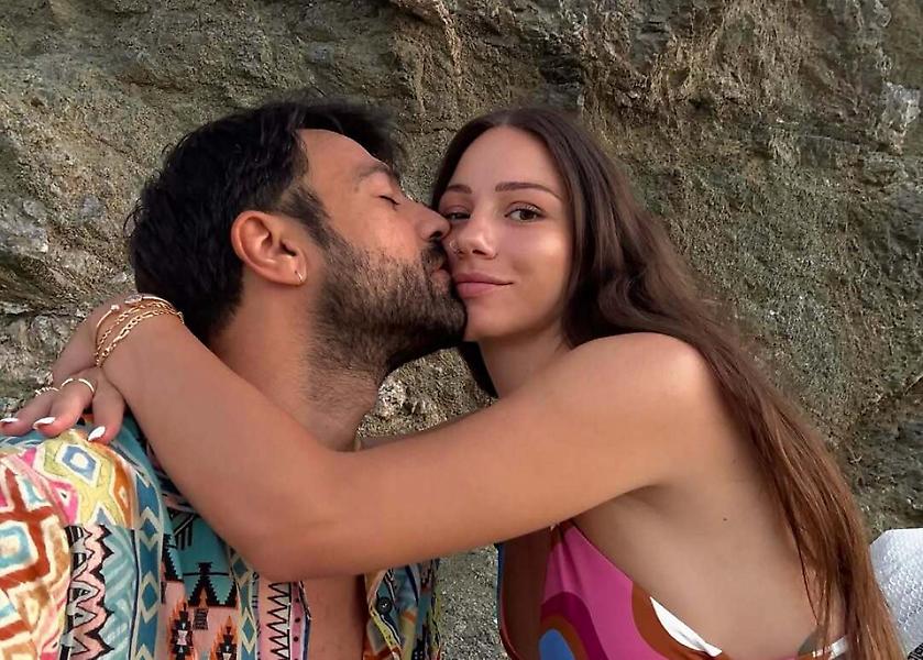 Αντρέας Γεωργίου - Σιμώνη Χριστοδούλου: Με αυτή τη φωτογραφία αποκάλυψαν τους νονούς της κόρης τους